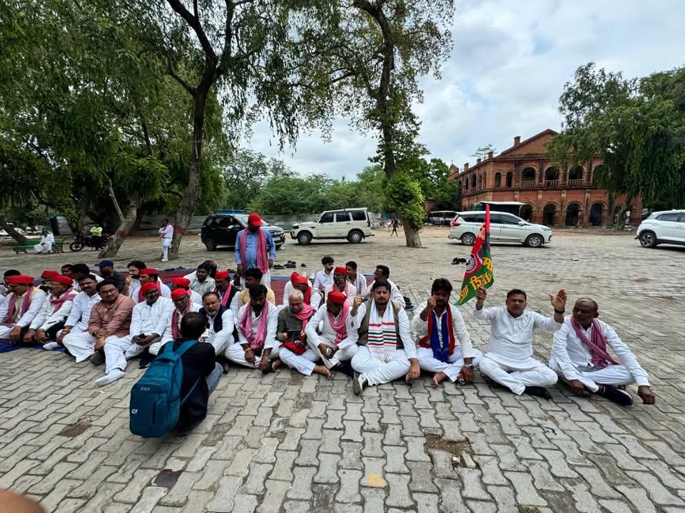 adeel_hamzaaa_'s tweet photo. #धरना 

सभी साथी सिविल लाइन पत्थर गिरजाघर 
पहोचे, धरना शुरू  है 

इंकलाब जिन्दाबाद ! https://t.co/UE4PZqKDAK