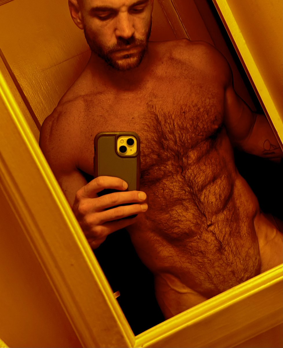 TheBenKeeper's tweet photo. self reflecting 

#nsfw #abs #explore https://t.co/UPNcugXInK