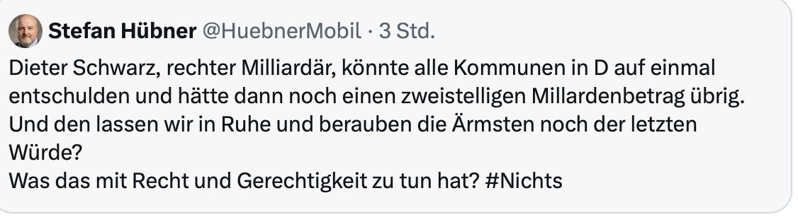 UlrichVosgerau's tweet photo. Ich habe ja schon mehrfach in öffentlichen Vorträgen darauf hingewiesen: das "wirtschaftliche Weltbild", also die Wirtschafts-Theorie der heutigen Linken stammt nicht etwa von Marx & Engels (die würden sie nämlich gar nicht mehr verstehen), sondern von Donald Duck!

Wo eben der reiche Onkel Dagobert sein ganzes Geld sinnlos in einem riesigen Geldspeicher liegen hat, und er badet dann darin. Und wenn man das ganze Geld gleichmäßig verteilen würde, dann hätten alle Geld (aber  keiner würde wohl mehr arbeiten wollen? Dann wäre aber auch das ganze Geld nichts mehr wert).

Das Vermögen von Dieter Schwarz liegt nicht in einem Riesen-Geldspeicher (von wo aus es dann mit Schubkarren in die Kommunen gebracht werden könnte), sondern es ist in mehreren Wirtschaftsunternehmen alloziiert, v.a. wohl Lidl und Kaufland. Wollte er sein "Geld" den Kommunen schenken, müßte er wohl Unternehmen verkaufen. Dafür bräuchte er dann aber einen anderen Milliardär, der keinen größeren Wunsch hat, als ausgerechnet Lidl und Kaufland zu erwerben. (Dafür bräuchte dieser Milliardär dann aber einen dritten Milliardär, der dann seine bisherigen Unternehmen übernimmt und dafür Geld zahlt). usw. ...💸🤑💵💰🪙🫰🏭