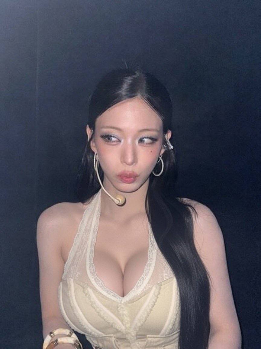 dlstmxk7's tweet photo. 채영이 누나 미쳤다아..💗 볼때마다 엄청 딱딱해져어..🤪💦 채영이 누나로 마구 방해 해줄 사람 많이 와줘..😵‍💫💕  
#연능 #야상극 #금딸 #금딸방해 #붙여 https://t.co/7W9a1bFAti