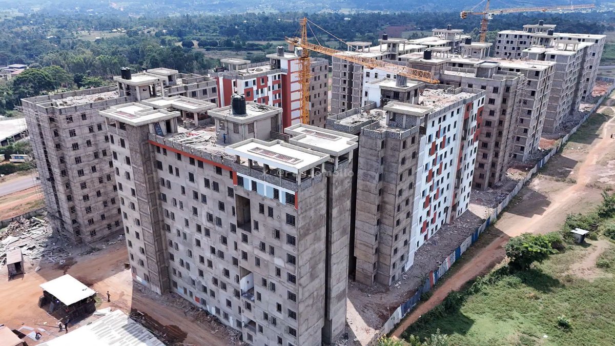 KenyanFever2's tweet photo. Funyula affordable housing in Busia,President William Ruto is delivering projects kila mahali hapa ni two term🔥 https://t.co/ifz1rTQqxj