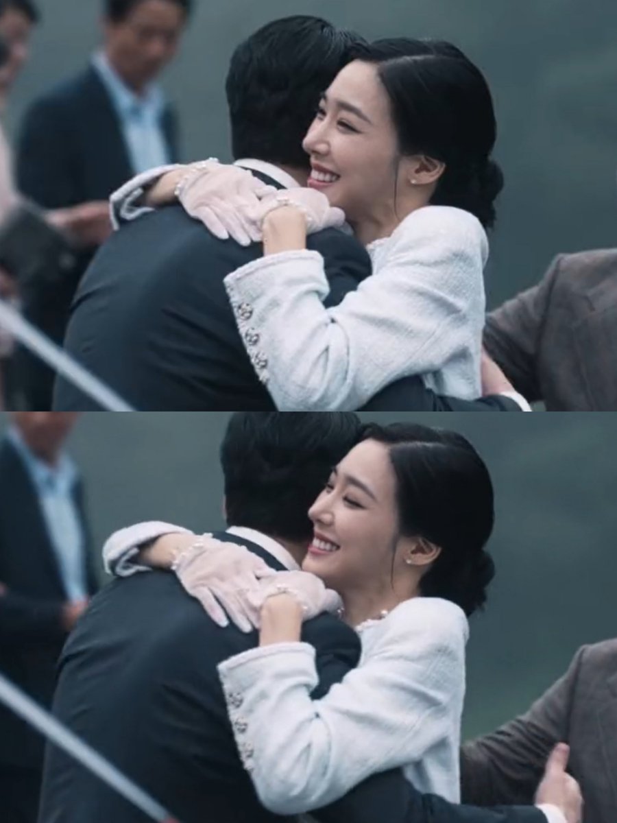 xolovem_ily's tweet photo. #UncleSamsik 

in the beginning                        in the end https://t.co/9MplXzF17a