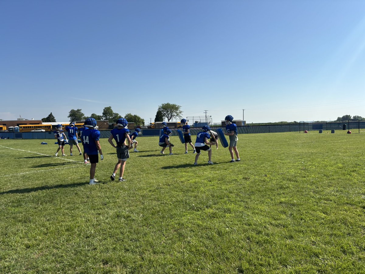 Coach_Yos's tweet photo. Doing our thing 📸

@CHSFootball100 

🚀⬆️ https://t.co/rbrUxlaTC9