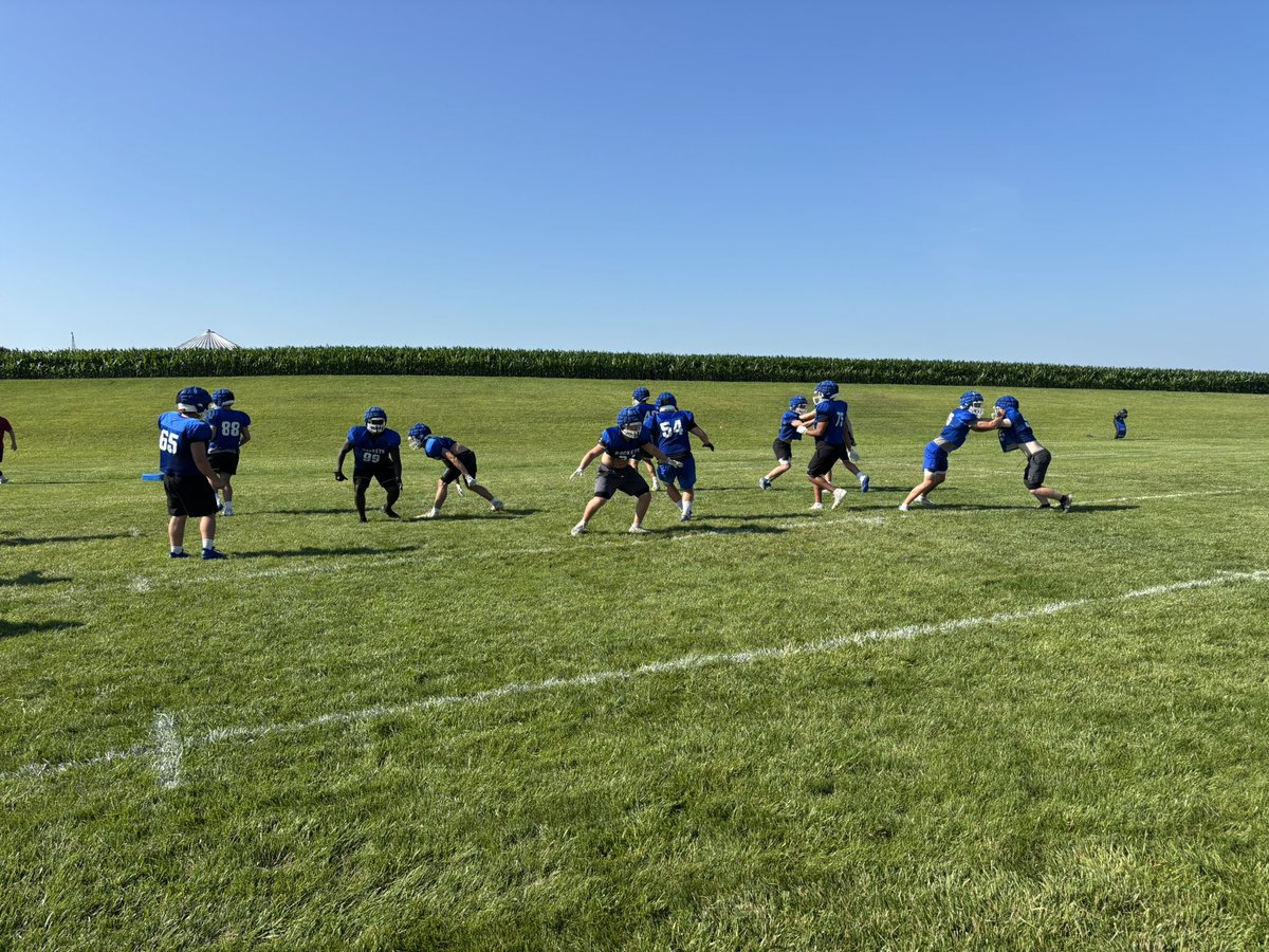 Coach_Yos's tweet photo. Doing our thing 📸

@CHSFootball100 

🚀⬆️ https://t.co/rbrUxlaTC9