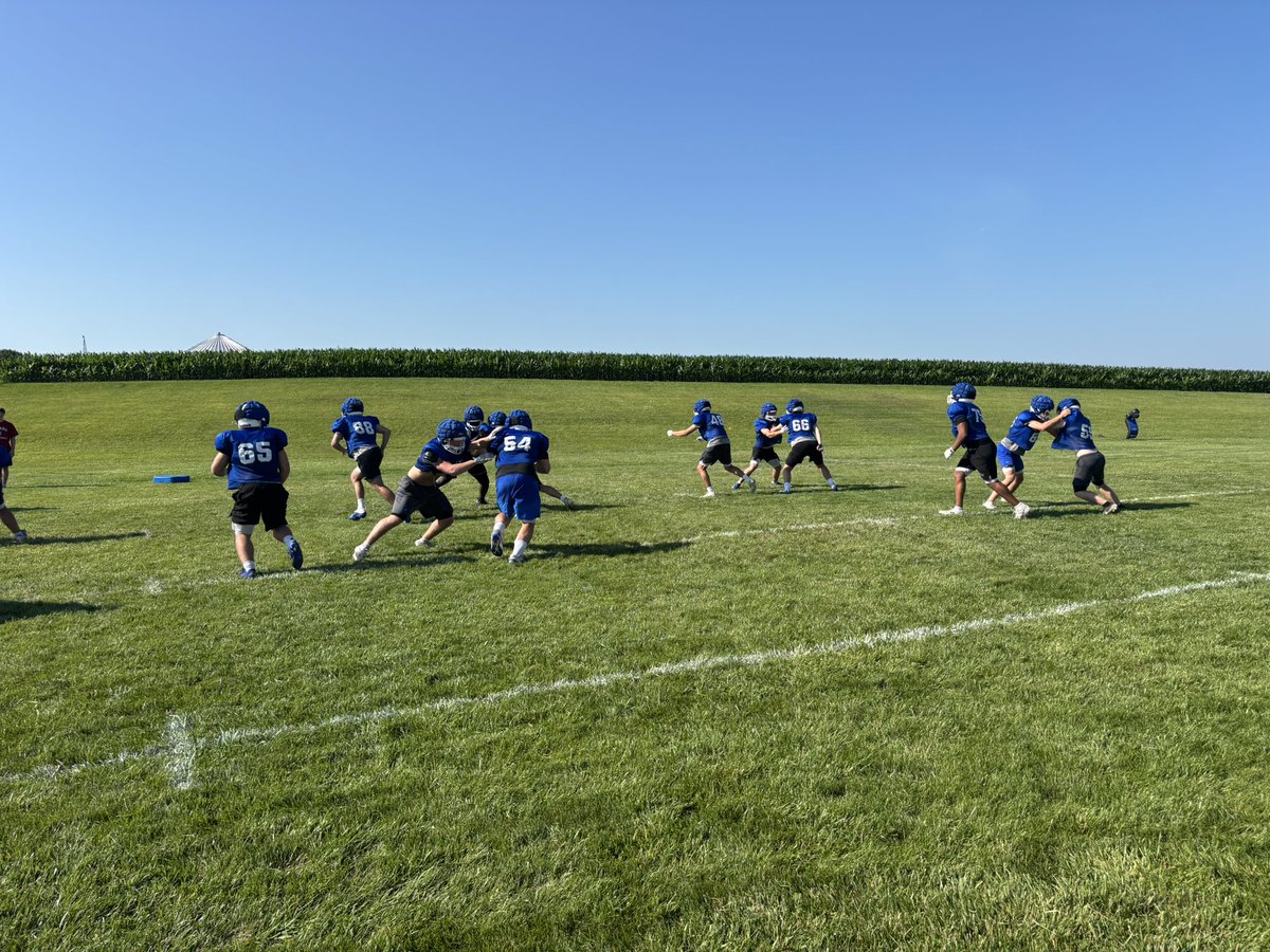 Coach_Yos's tweet photo. Doing our thing 📸

@CHSFootball100 

🚀⬆️ https://t.co/rbrUxlaTC9