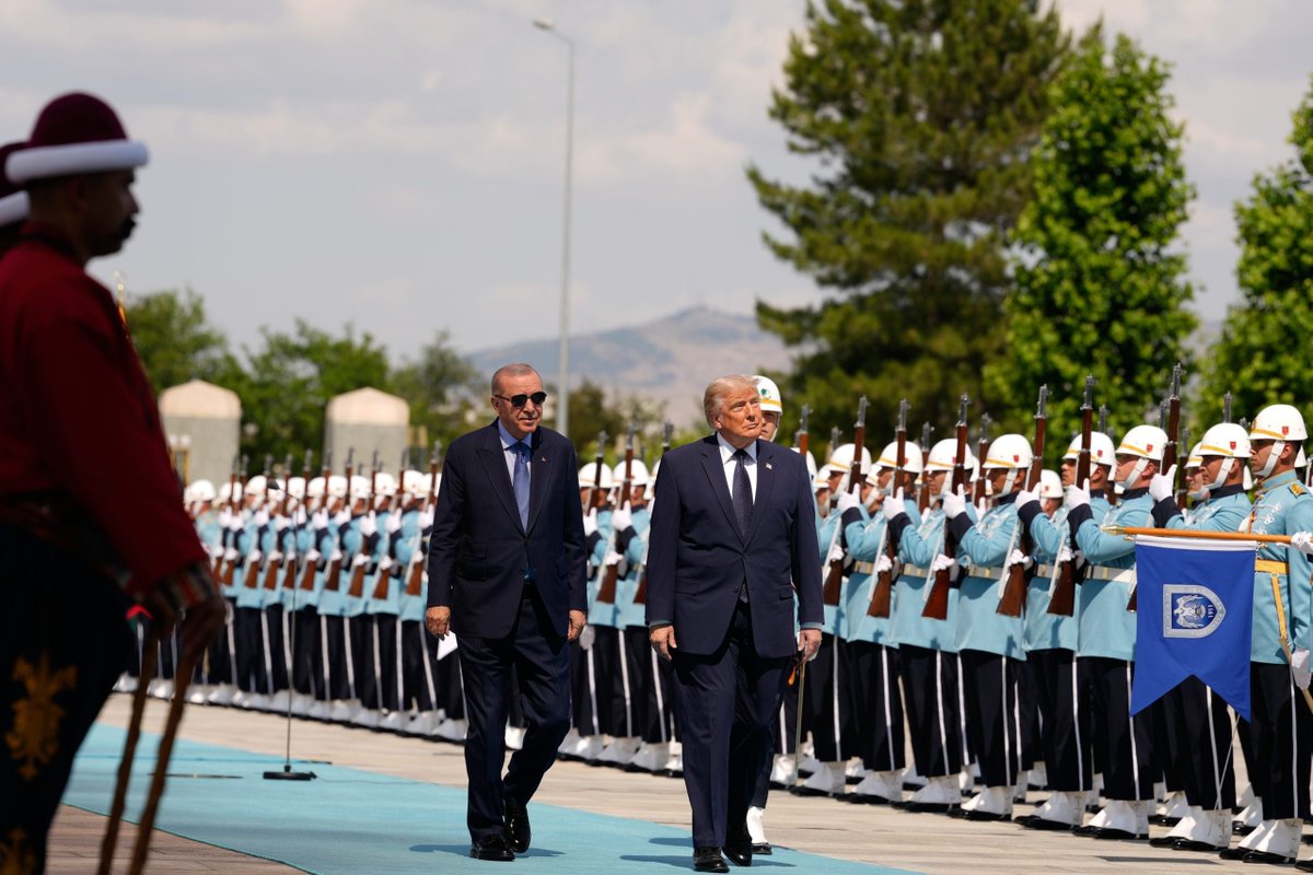 choricos's tweet photo. Όσα συμβαίνουν στην σύνοδο του ΝΑΤΟ με τον Τραμπ και τον Ερντογάν, αποτελούν αναμφισβήτητη, πανηγυρική απόδειξη, ότι το δόγμα "Γεραπετρίτη δώστα όλα" είναι το μεγαλύτερο διπλωματικό φιάσκο της χώρας από συστάσεως του Ελληνικού κράτους. https://t.co/BSBuZKmiUi