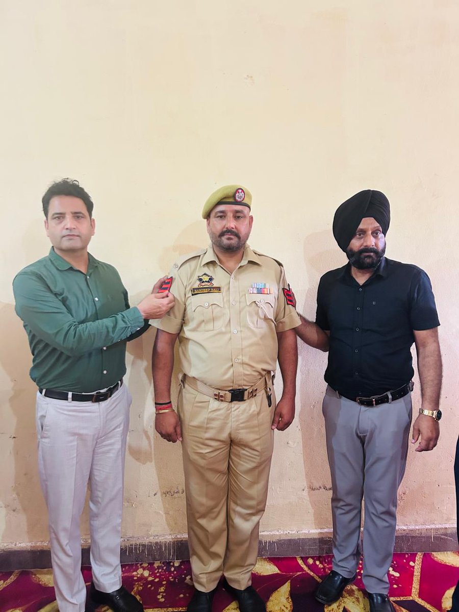 crime28933's tweet photo. Shri Sanjay Parihar, JKPS, SSP Special Crime Wing, Crime Branch Jammu, today decorated *five newly promoted officials* of PSK9 Squad, Sunjwan, with their new rank insignia at a brief and dignified ceremony. https://t.co/RZZ9gSHnzB