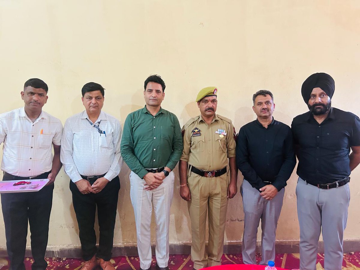 crime28933's tweet photo. Shri Sanjay Parihar, JKPS, SSP Special Crime Wing, Crime Branch Jammu, today decorated *five newly promoted officials* of PSK9 Squad, Sunjwan, with their new rank insignia at a brief and dignified ceremony. https://t.co/RZZ9gSHnzB