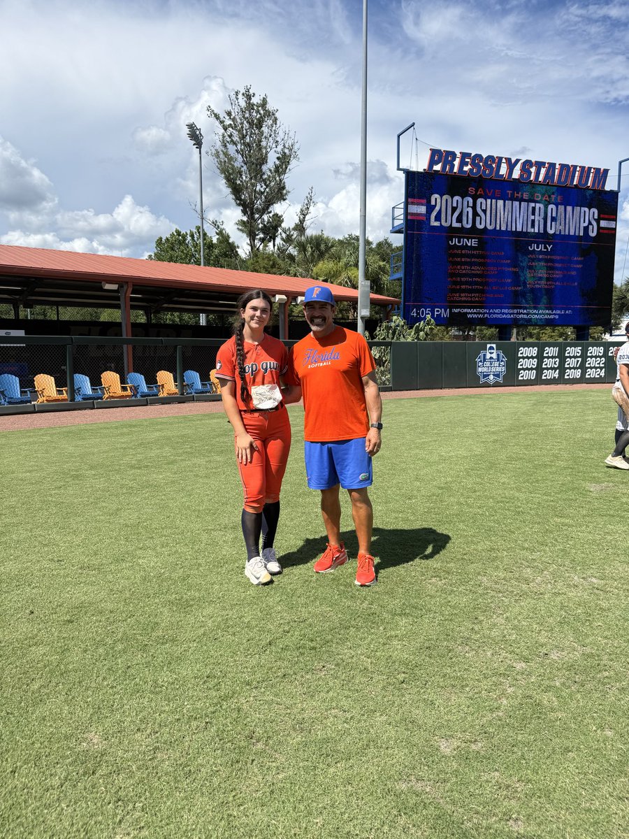 EmaleighPhilmon's tweet photo. Had a great time at the gators softball camp yesterday, It was so much fun and I’m so grateful to all the coaches and all the talented girls I met! This camp taught me so much and most definitely helped me get better mentally and physically! @top_gun_Willis @topgunfastpitch https://t.co/2gONVDSOBT