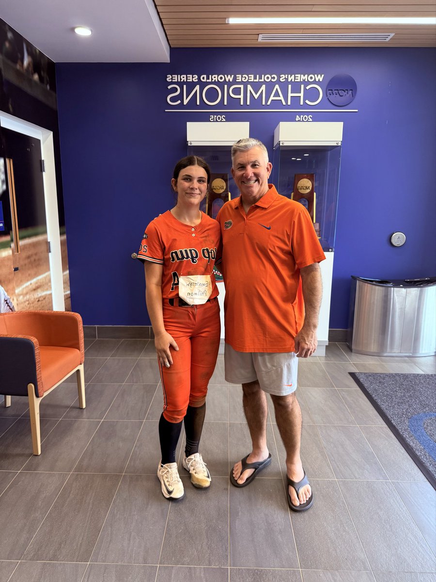 EmaleighPhilmon's tweet photo. Had a great time at the gators softball camp yesterday, It was so much fun and I’m so grateful to all the coaches and all the talented girls I met! This camp taught me so much and most definitely helped me get better mentally and physically! @top_gun_Willis @topgunfastpitch https://t.co/2gONVDSOBT