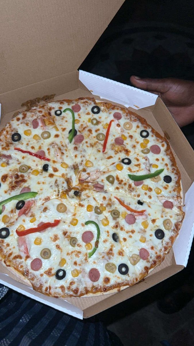 mr_mubato's tweet photo. we are open 🍔🌯🍕🥪

Send a dm, call or WhatsApp 08069656222 to order. https://t.co/wC8c5JlT2x
