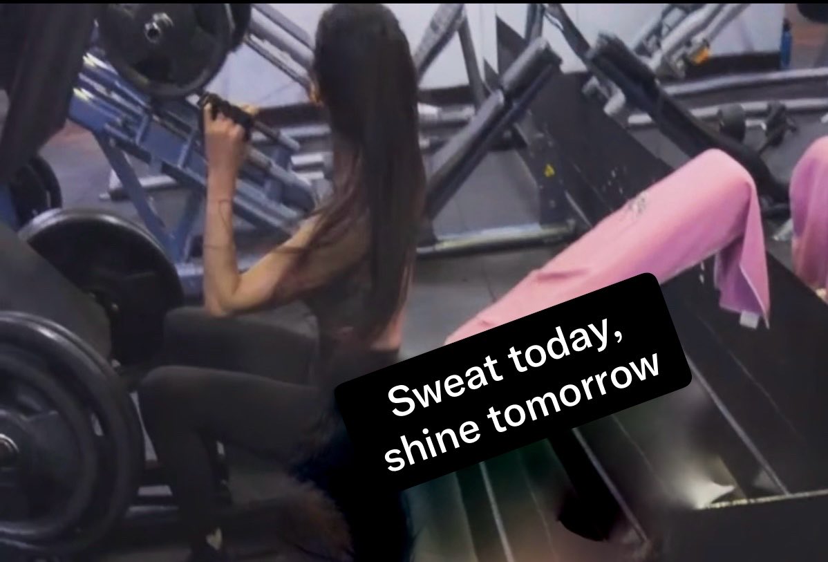 XimSanta's tweet photo. #gymgirl https://t.co/vGocp6DgO0