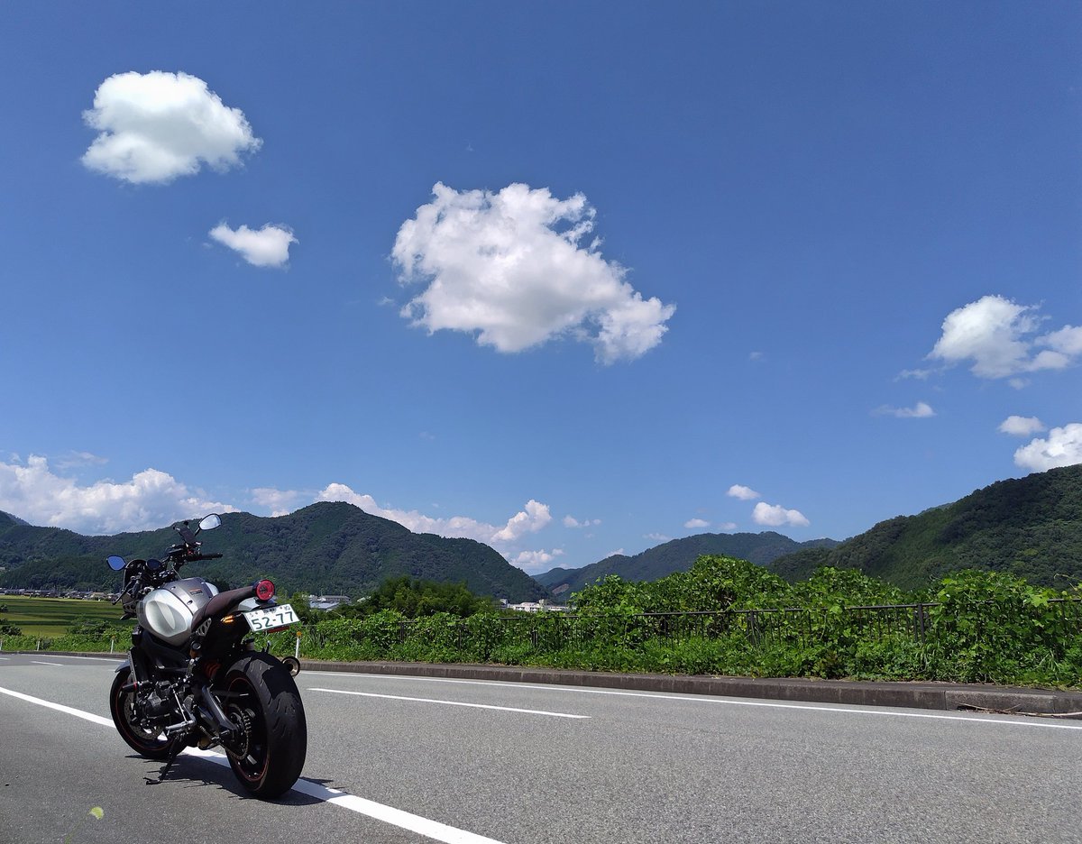 maxsrkoto900's tweet photo. #愛車の背景が雲の画像を無言で貼ってね見た人もやってねお願い https://t.co/cdfz6h1Mv5