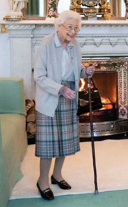 Royal Thoughts - Parody and Commentary tweet media