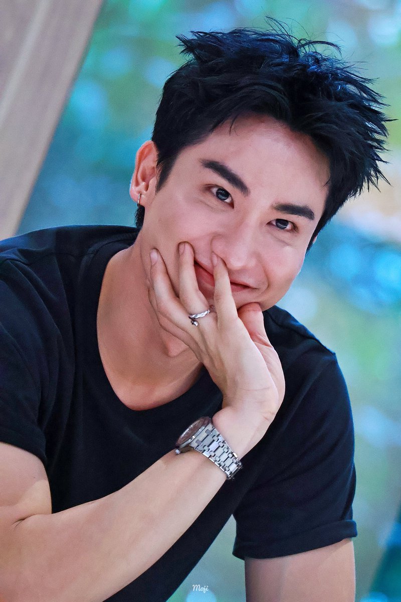 momiji_mig's tweet photo. รวมมิตรเท้าคางสุดหล่อ

TNMR ADAAP CHITCHAT
#ADogAndAPlaneLIVE
#หมาเห่าเครื่องบิน
#Tawan_V https://t.co/Gj6RMfrYF2