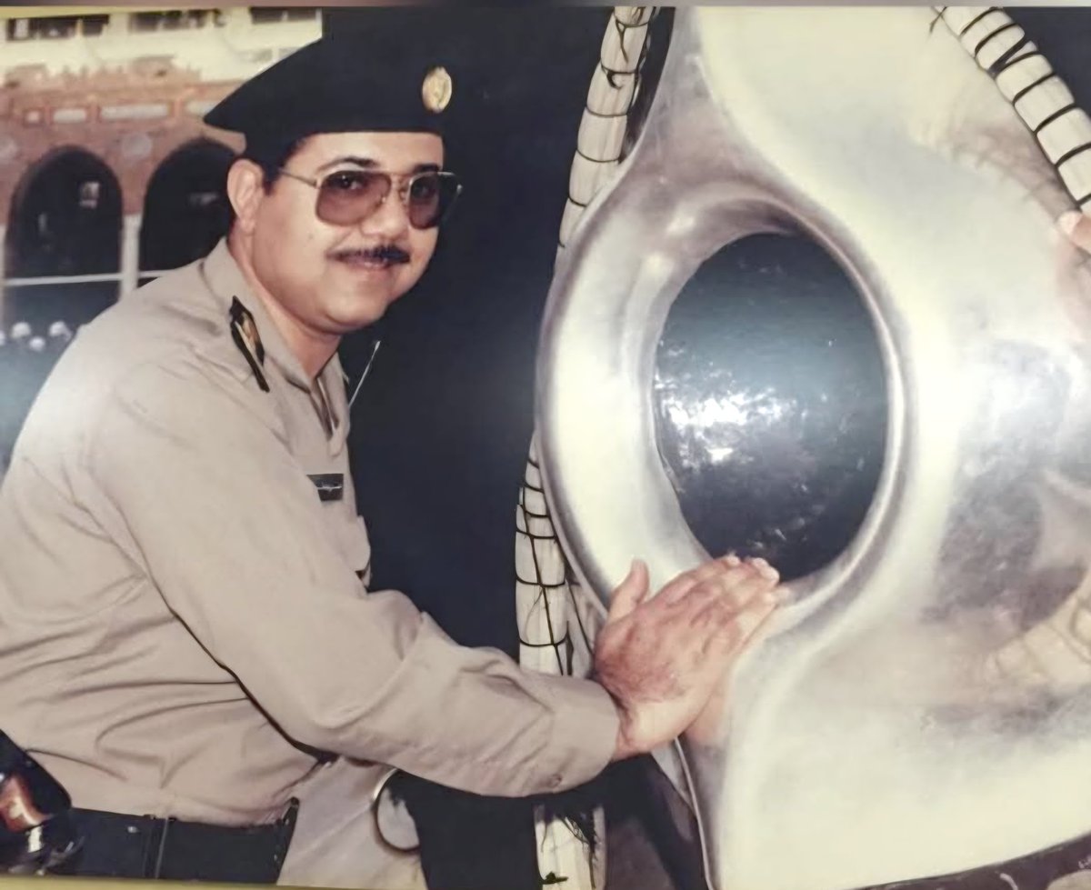 Alshareefmsb's tweet photo. المرحوم العميد علي عقيل
من السادة المكين المبروكين
زاملته في الكليه الملكيه ببريطانيا كان يبحث عن اقرب المساجد في كولشستر ووكفيلد التي تقام فيها الصلاة وخاصة صلاة الحمعة كان قارئ ومكتبته في جده ممتلئه بالكتب طيب القلب حسن السيره كريم الطباع سيرته في مجالس من رافقوه عطره رحمه الله https://t.co/CE9cM3IRf9