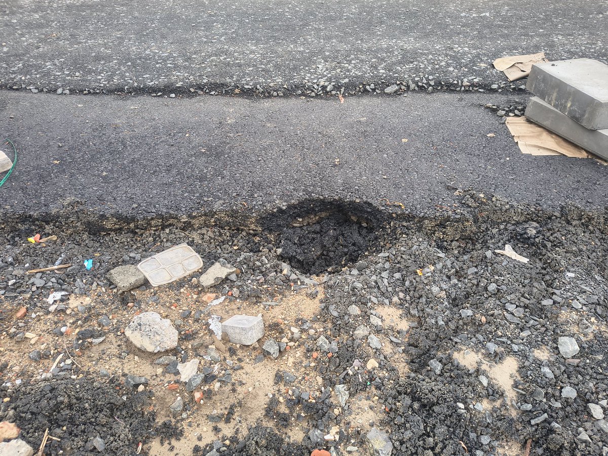 HirendrasinghCh's tweet photo. @CollectorAhd @CMOGuj @AmitShahOffice So far no authority has visited. Contractor is trying to do quick jhugad and resurfacing work on hollow foundation . @AmitShahOffice @CollectorAhd  pls look in to this.  We citizens are suffering. https://t.co/kJ7UkJXvJH