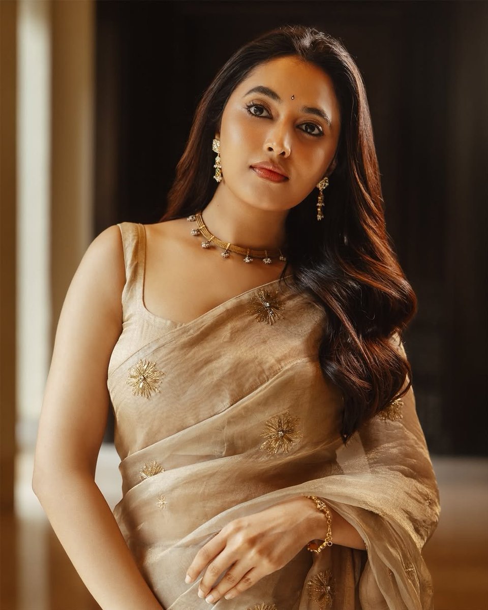 PyariGoat009's tweet photo. Cute &amp; hot 🥵🔥

A deadly combo🤤

Priyanka Mohan❣️

#priyankamohan
#priyankamohanhot https://t.co/hRveKOaJkN