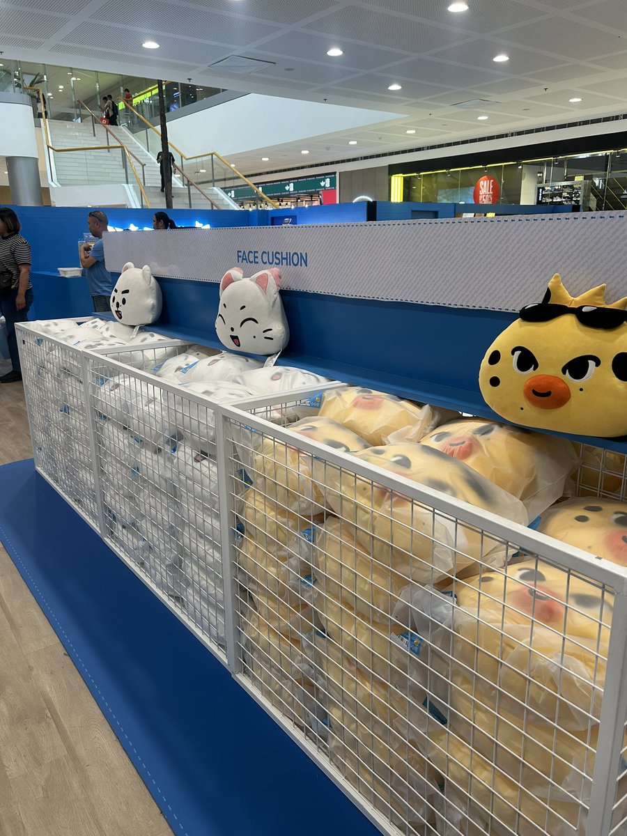 ddeonumiese's tweet photo. enchin face cushion stocks as of today tapos madami pa din pinasok nung nandun kami. wala pa ding phone charm tapos limited nalang yung random plush keyring mga less than 40 pcs nalang https://t.co/NIjapeKrq9