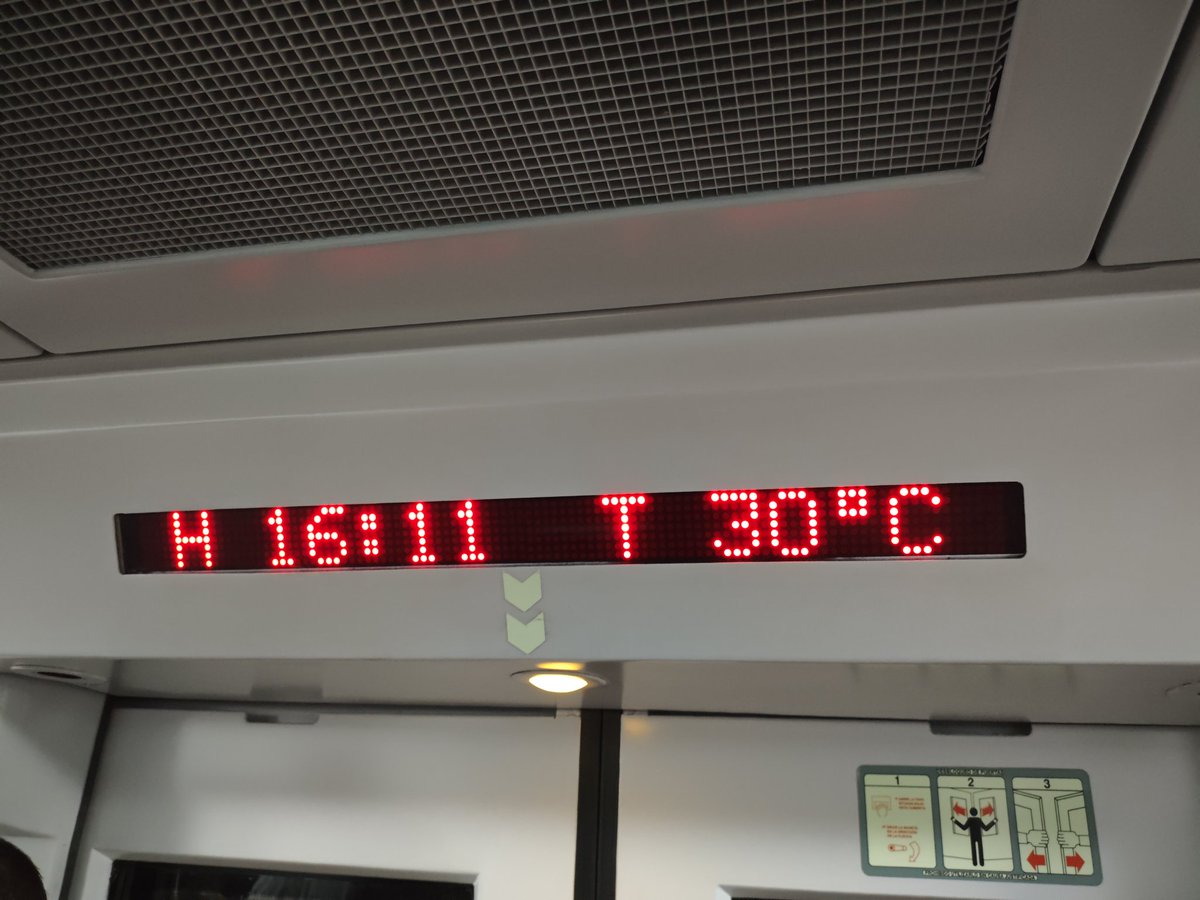 BuddahElena's tweet photo. En serio esto lo veis normal, @CercaniasMadrid ?
Tan tercermundistas sois que tenemos que estar poniendo quejas? https://t.co/rkFUxkCmC7
