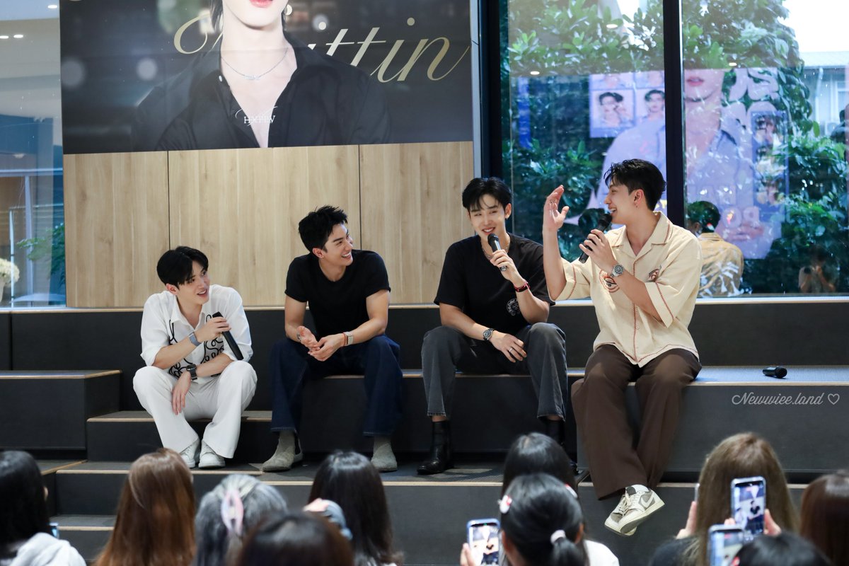 newwieeland_FC's tweet photo. ขอบคุณทุกคนที่มาหานิววี่ เต ม่อน และริว จากซีรีย์หมาเห่าเครื่องบิน #ADogAndAPlane วันนี้นะครับ 🫶🏻🐕✈️🩷
TNMR ADAAP CHITCHAT
#ADogAndAPlaneLIVE 
#Newwiee #Tawan_V
#mondtanutchai #ryuptb https://t.co/18CDBBIz85