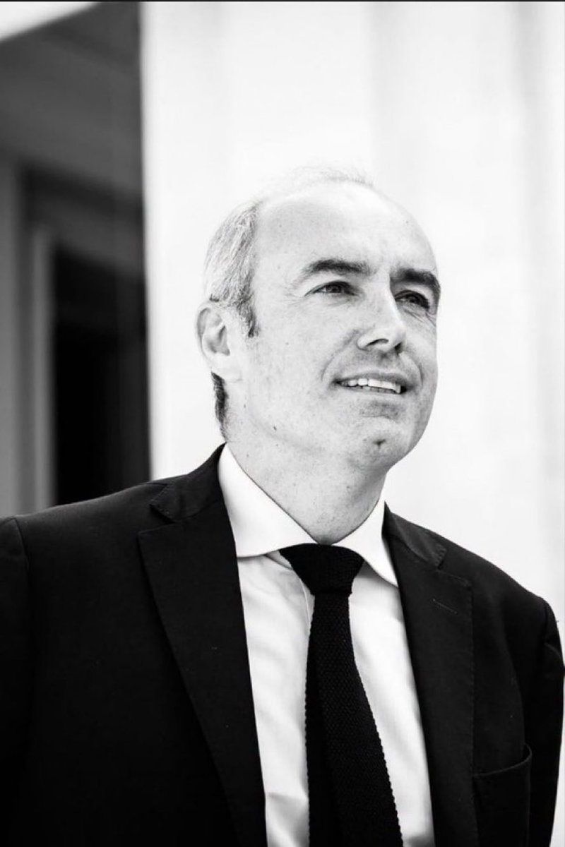 lacavapeter's tweet photo. Hommage et respect pour Olivier Marleix qui a été suicidé par la macronie pour éviter qu’il révèle les scandales de cet état dirigé par des pourris 

Il faudra qu’un jour que ´ces personnes payent pour tous les crimes commis 

La vérité doit éclater et les victimes  enfin vengées https://t.co/5bK1TWdS3o