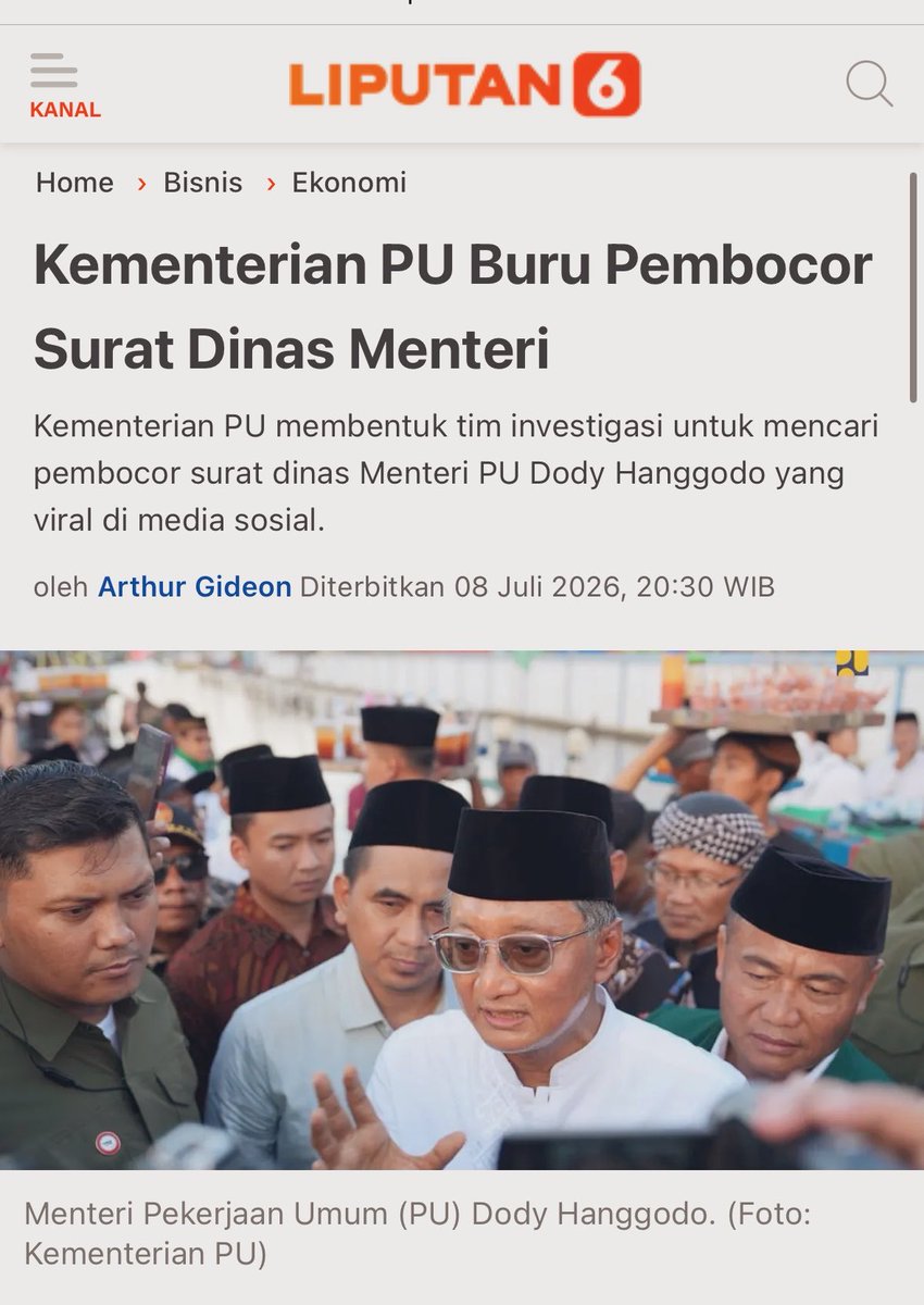 MuhadklyAcho's tweet photo. Kalian setuju pelakunya diburu atau malah dukung ada orang dalam yang bocorin hal-hal yg terindikasi korup macam dinas bawa keluarga liburan begini? https://t.co/fio87o4z4H