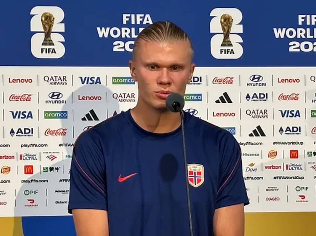 AURAGOALX's tweet photo. 🚨 Reporter: “Haaland vs Messi in his prime who wins?”

🗣️ Erling Haaland: “Prime Messi beats anyone, including me. I’m man enough to admit it.” https://t.co/QGudn6YKCt
