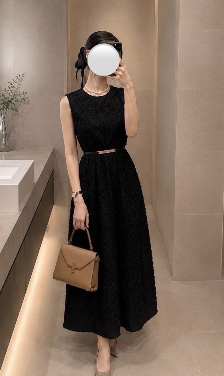 miamia_life's tweet photo. お呼ばれ結婚式ドレス、毎回同じの来てる人に朗報📣実は、ZARAにお呼ばれドレスにふさわしい、高見えワンピがあるんです。今半額は安すぎないか？(定価で買ったぞ、それでも安い)。ちなみにパールチョーカーも、プチプラでTシャツにも合わせやすくて、付けるだけで顔が映えるので最近重宝してる✌️ https://t.co/QITYQuMHtY