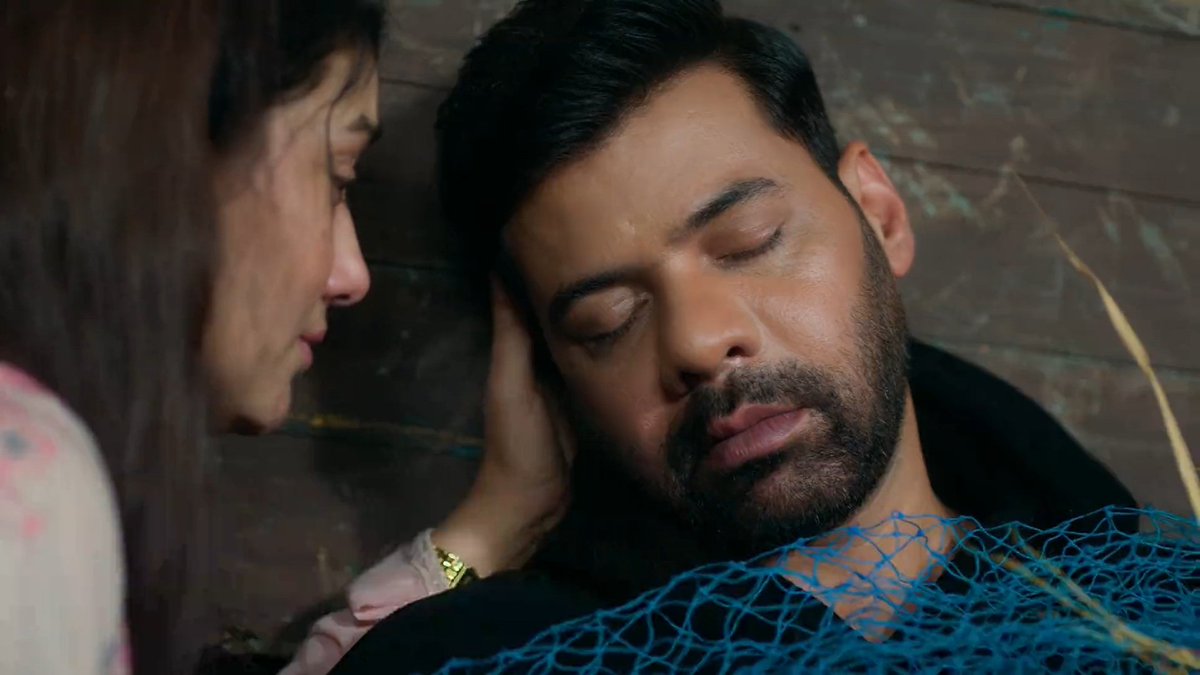 Itswarnali's tweet photo. "apna khayal rakhiyega" 😭❤️‍🩹

tumhe lagta hai tumhe kuch ho gya toh woh apna khayal rakhega? 🤧
#ApRakshi #TumDenaSaathMera #SritiJha https://t.co/rxllHZjjVb