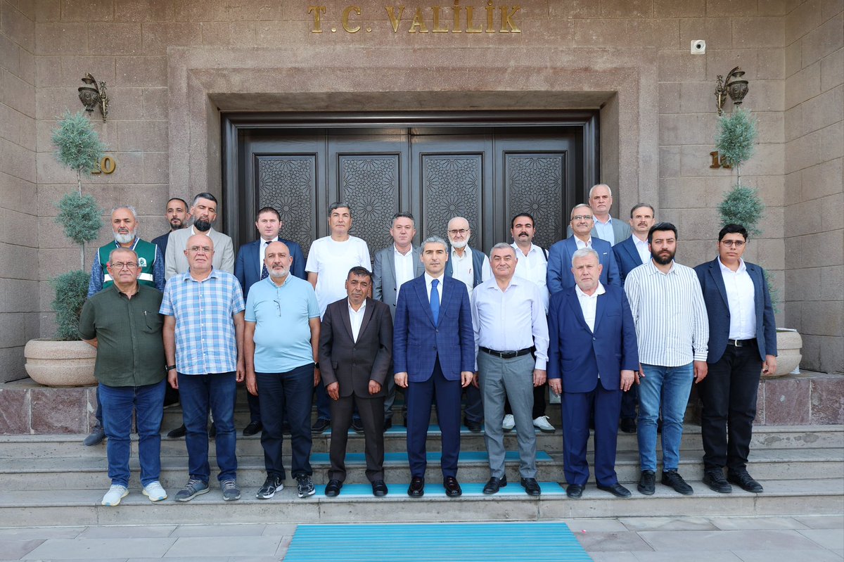 AfyonValiligi's tweet photo. Valimiz Dr. Naci Aktaş’a ziyarette bulunan;

🔸Hayrat Vakfı İl Koordinatörü Mesut Hizarcı,
🔸Serhendi Vakfı Afyonkarahisar İl Sorumlusu İbrahim Birliktir,
🔸Nezir Derneği Afyonkarahisar Temsilcisi Arif Güzer,
🔸Altınoluk Derneği Başkanı Şakir Celayir,
🔸Yetim Sev Yetim Çocukları Vakfı Mütevelli Heyet Başkan Yardımcısı Arif Ören,
🔸Gönül Köprüsü Sosyal Dayanışma Derneği Başkanı Lütfiye Pancar Polat,
🔸Afyonkarahisar Ertuğrulgazi Yörükler ve Türkmenler Sosyal Yardımlaşma ve Dayanışma Derneği Başkanı Osman Taşpınar,
🔸Afyonkarahisar Yörükler Türkmenler Derneği Başkanı Hamit Şen,
🔸Uluslararası Turan Devletleri Teşkilatı Derneği Afyonkarahisar Şube Başkanı Bahadır Akgün,
🔸Altı Nokta Körler Derneği Afyonkarahisar Şube Başkanı Hakan Erdoğan,
🔸Karahisar Yörükler Derneği Başkanı Hasan Azak,
🔸Cansuyu Yardımlaşma ve Dayanışma Derneği Teşkilat Başkanı Hasan Oğuz ile beraberinde sivil toplum kuruluşu temsilcilerine

Nazik ziyaretleri için teşekkür ederiz.
