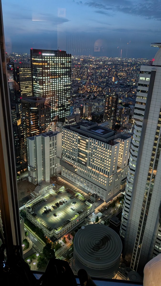 tawaruwata's tweet photo. 高層階からの景色！
なんていうの？
摩天楼！？
はぁ〜良い景色やわ〜 https://t.co/TA2KqKWB0Y