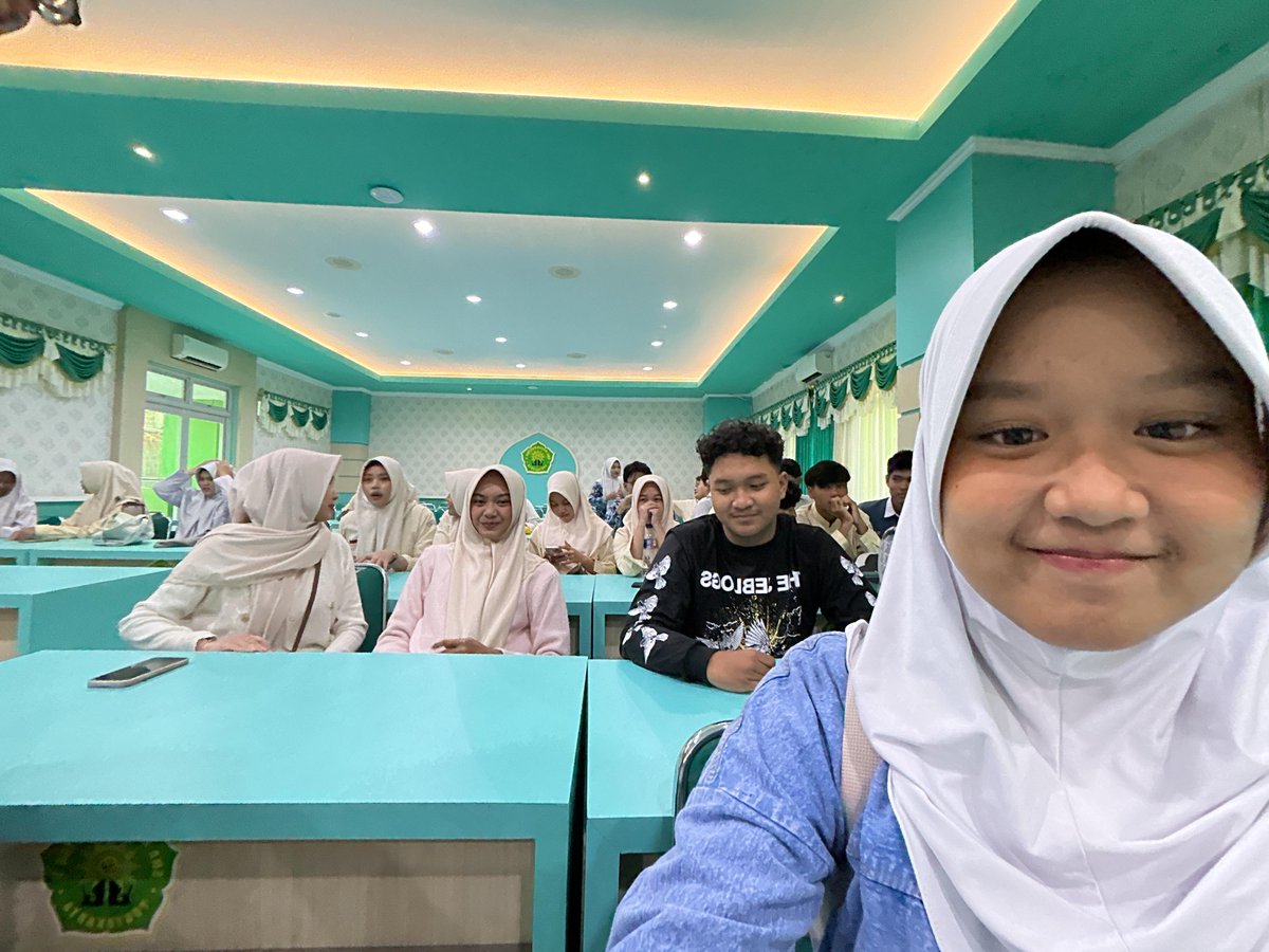 laaiell's tweet photo. si pikmi hariini, gokil bukan maen https://t.co/1brh5KWW2u