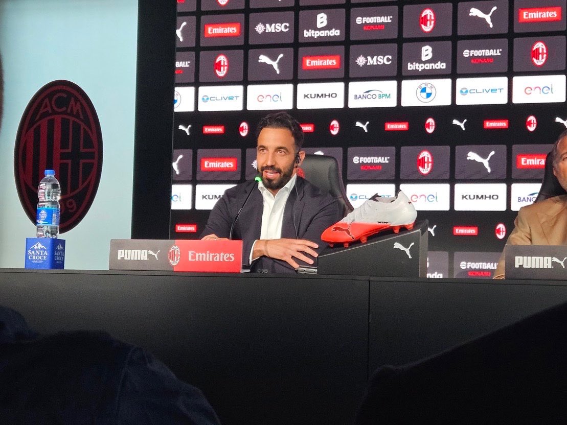 MUFCScoop's tweet photo. Ruben Amorim on his time at Manchester United:

“The only thing I can say is that I learnt a lot and I did some mistakes. I didn’t have opportunity – and I am sorry for that – to say something to the Manchester United fans at the moment. I am really proud to have been their coach for a year.”

[@sistoney67]

#MUFC