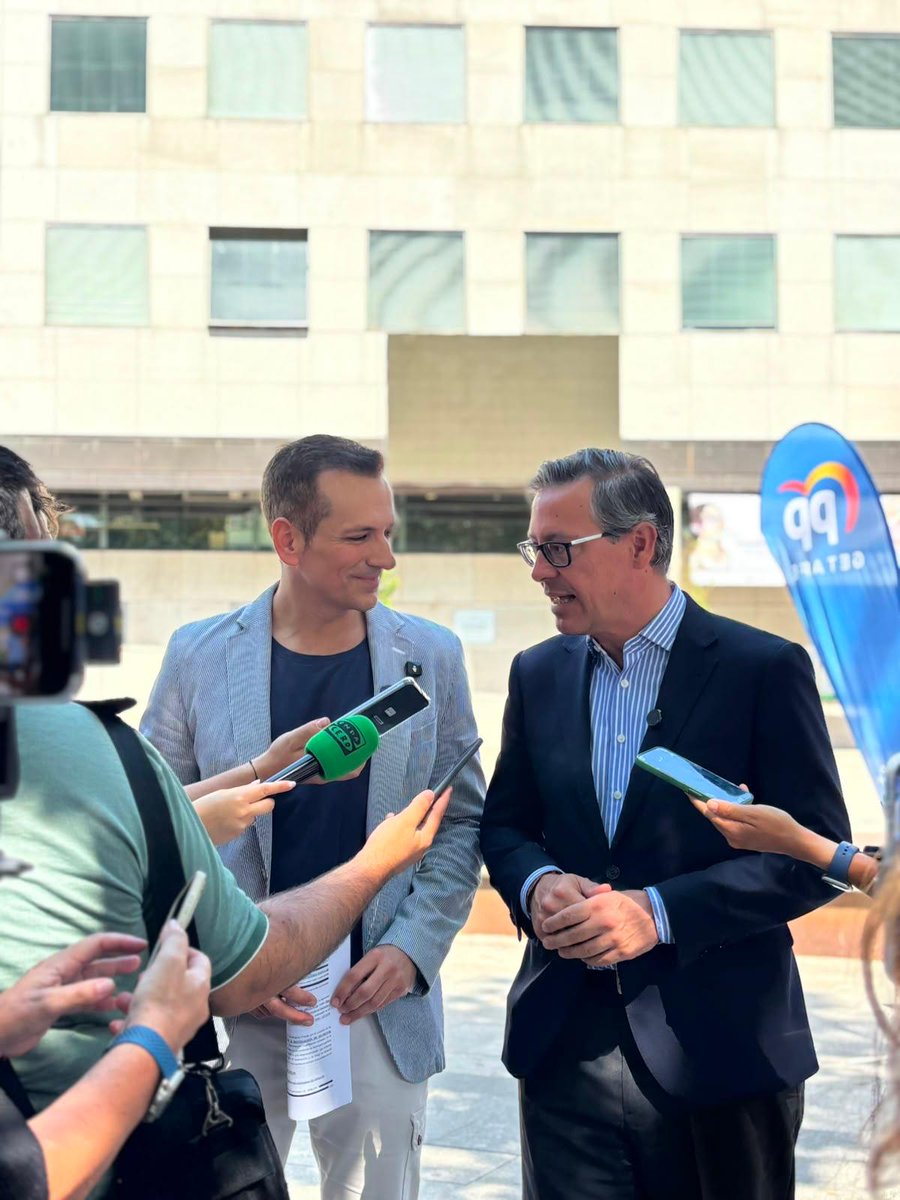 AJMesaGarrido's tweet photo. Junto a @SerranoAlfonso he anunciado que llevamos a la Justicia el caso del espionaje de la alcaldesa a los vecinos de Getafe.

Es muy grave: estaría accediendo a datos confidenciales a través de un programa restringido a la Policía Local.

Las cloacas del sanchismo en Getafe. https://t.co/ng7mFpV3LA
