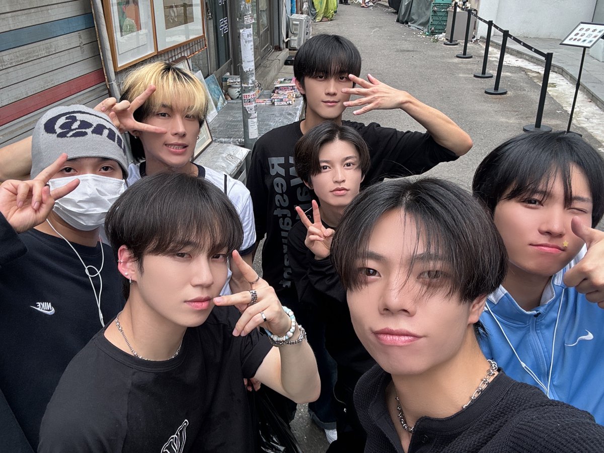 www_W3WAY's tweet photo. [📸]
동묘에~서 누가돌아왔~게 🤪

#W3WAY #위웨이 #ウィーウェイ https://t.co/hbfjj5mW08
