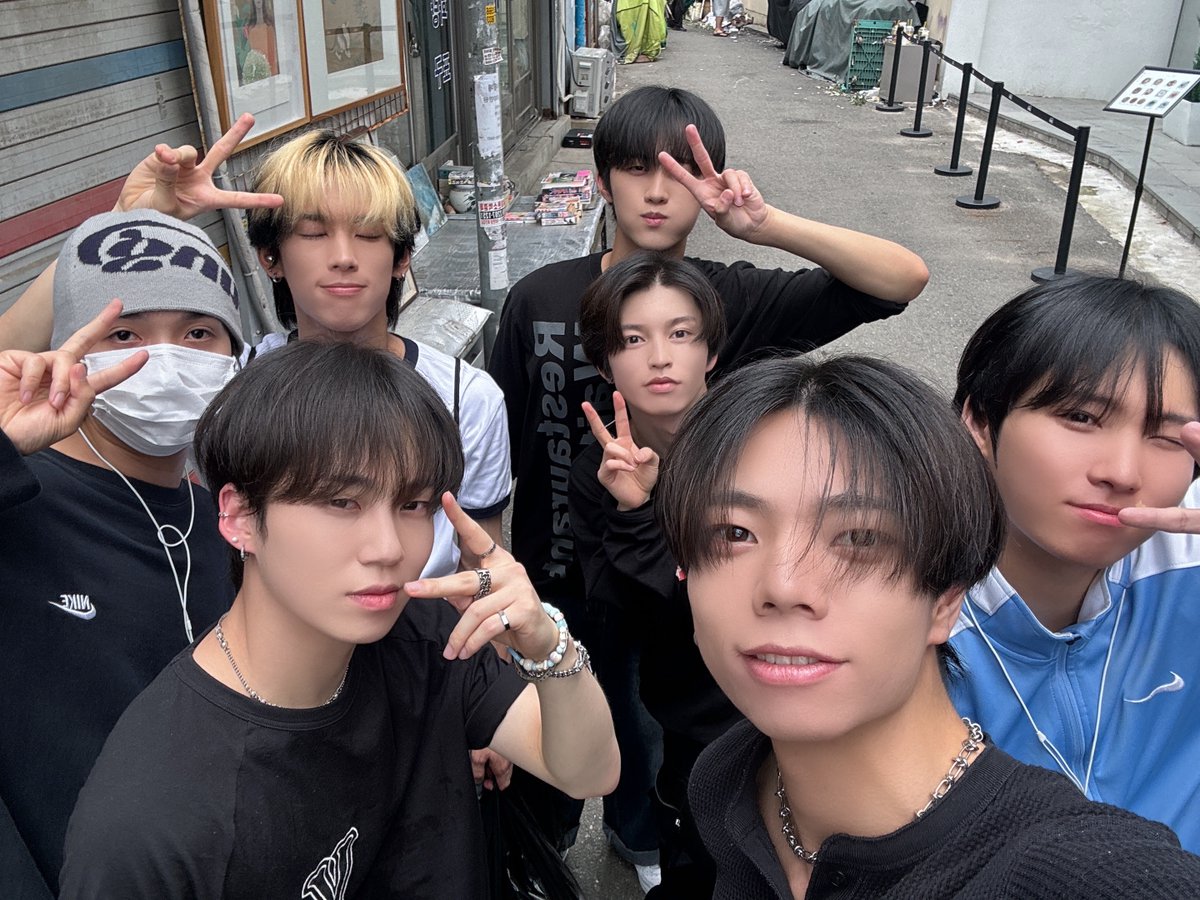 www_W3WAY's tweet photo. [📸]
동묘에~서 누가돌아왔~게 🤪

#W3WAY #위웨이 #ウィーウェイ https://t.co/hbfjj5mW08