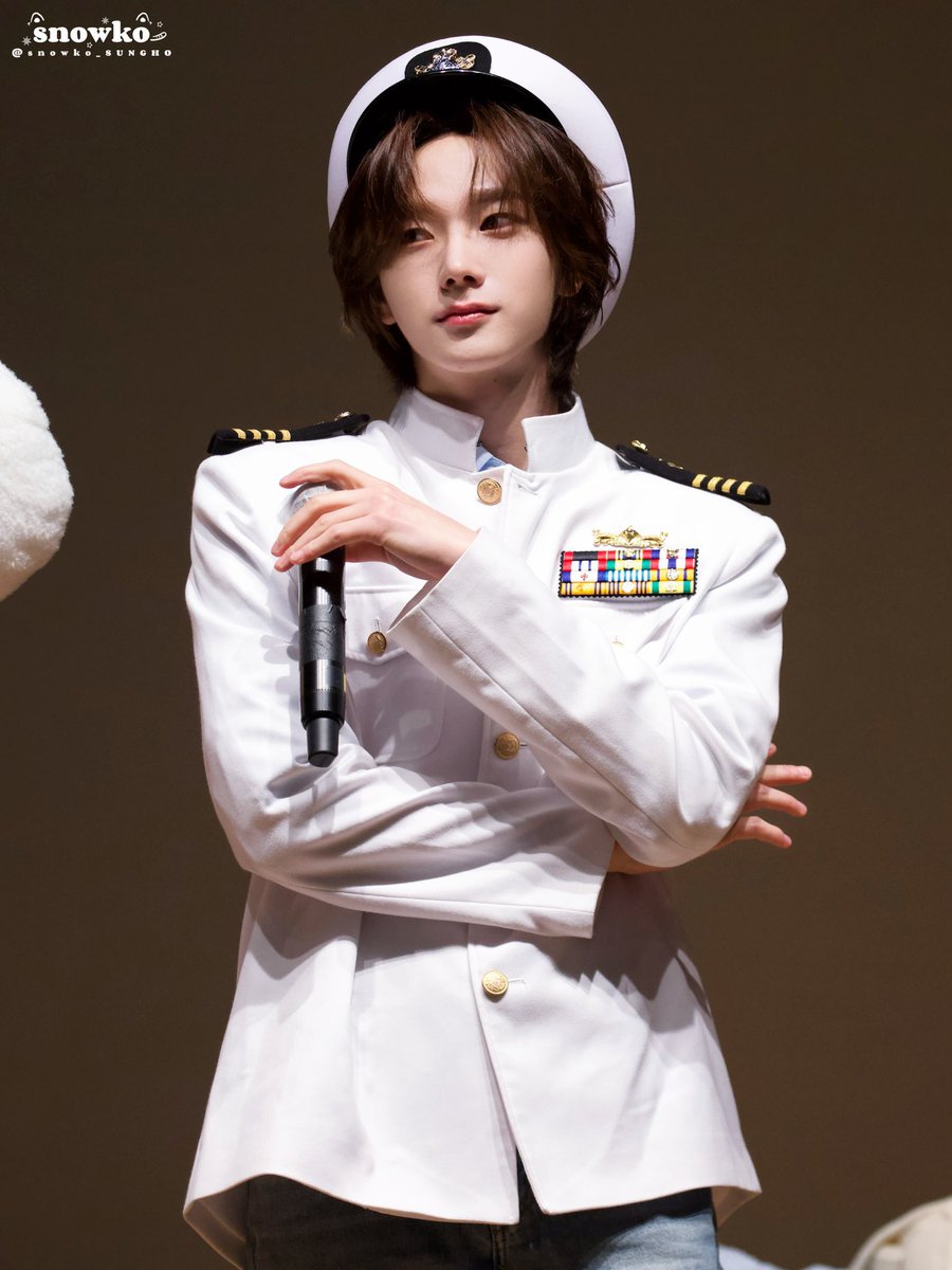 ddungho_com's tweet photo. 근데확실히
머리색 어두운게 좀 더 잘받는듯 https://t.co/qAUVo6frrT