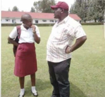 staneve02's tweet photo. "History unonobatsirwa namai vako kumba,zvehondo ndozvavo manje"😂 https://t.co/B6Quyqkb0g