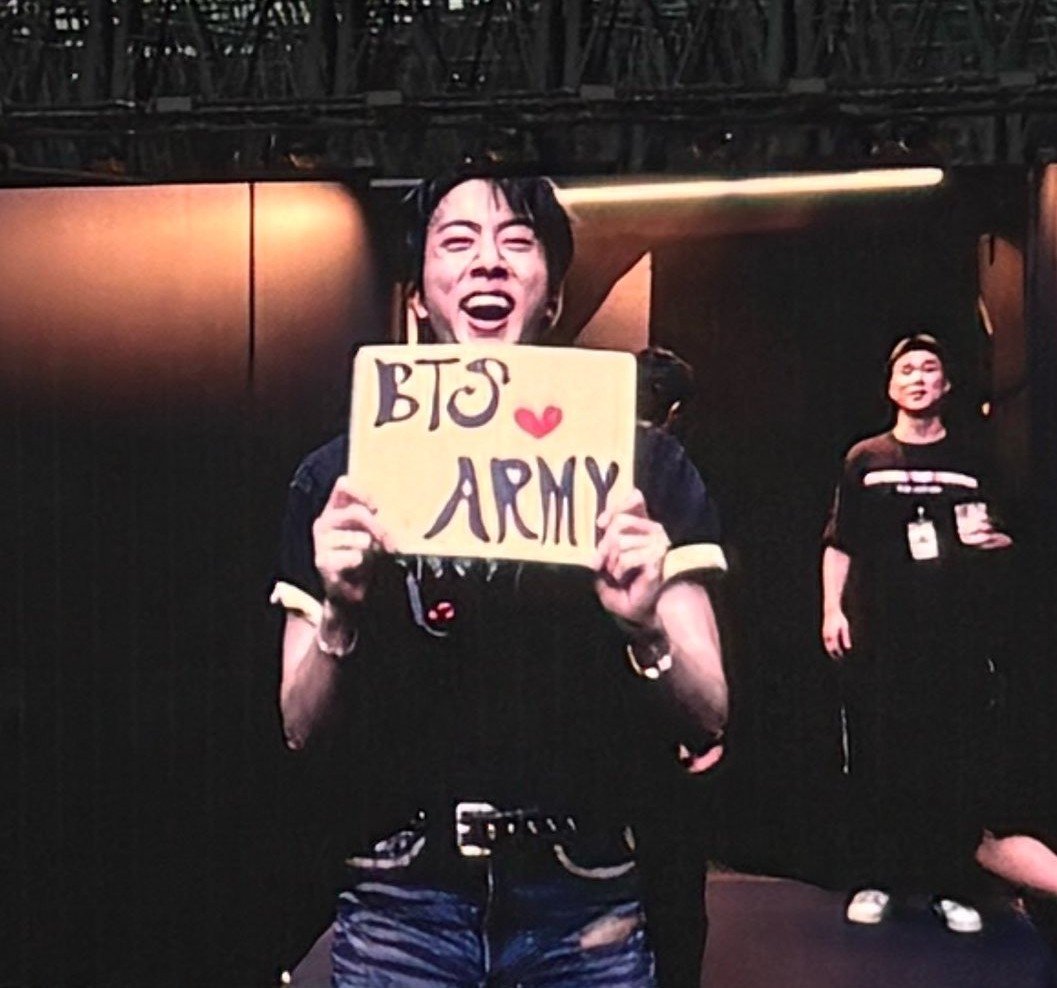 _BTS_FAN_BOY_'s tweet photo. Rt &amp; reply!

HAPPY ARMY DAY 
HAPPY BIRTHDAY ARMY 
#HappyBDayARMY
#HappyBirthdayARMY
#Happy13thAnniversaryARMY
#13thARMYDAY
#ARMYturns13Today
#BTSARMY13thBirthday https://t.co/CLTVQ1ZCb0