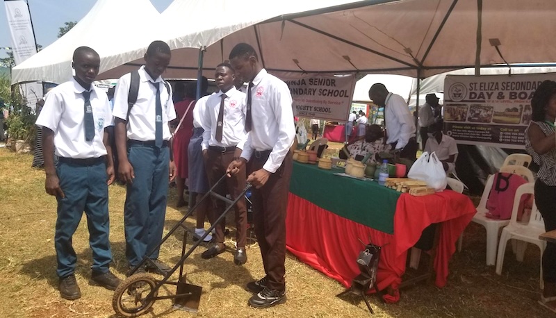 observerug's tweet photo. Education Minister Muyingo calls for compulsory agriculture lessons 

The acting Education and Sports minister says exposing learners to the subject from an early age would nurture innovation, entrepreneurship and a new generation of job creators.

https://t.co/MoAnVzai1U https://t.co/0hYK2T57Lz