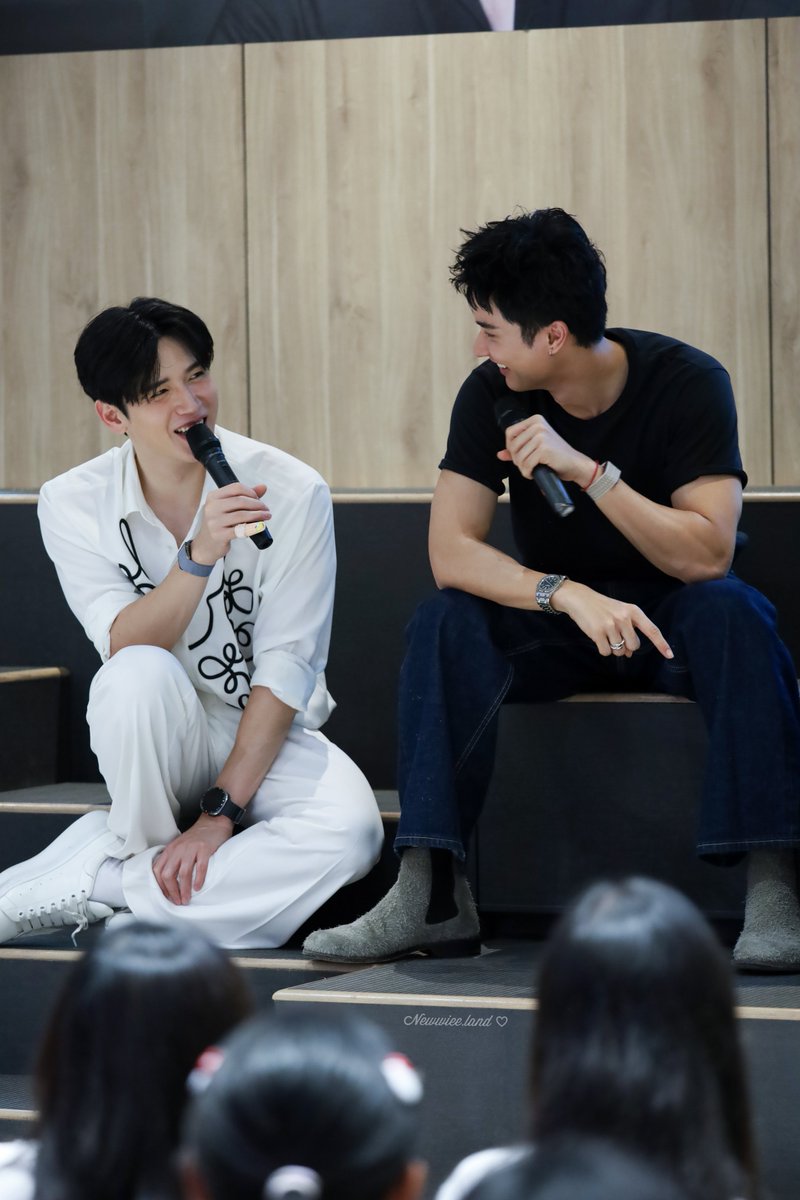newwieeland_FC's tweet photo. 🩷🤏🏻
รอยยิ้มของกันละกันน๊า ☺️

#ADogAndAPlane
TNMR ADAAP CHITCHAT
#ADogAndAPlaneLIVE 
#Newwiee #Tawan_V
#TayNew #เตนิว https://t.co/lro0Ehvhy4