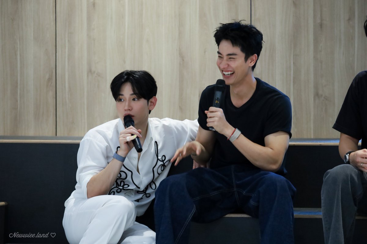 newwieeland_FC's tweet photo. 🩷🤏🏻
รอยยิ้มของกันละกันน๊า ☺️

#ADogAndAPlane
TNMR ADAAP CHITCHAT
#ADogAndAPlaneLIVE 
#Newwiee #Tawan_V
#TayNew #เตนิว https://t.co/lro0Ehvhy4