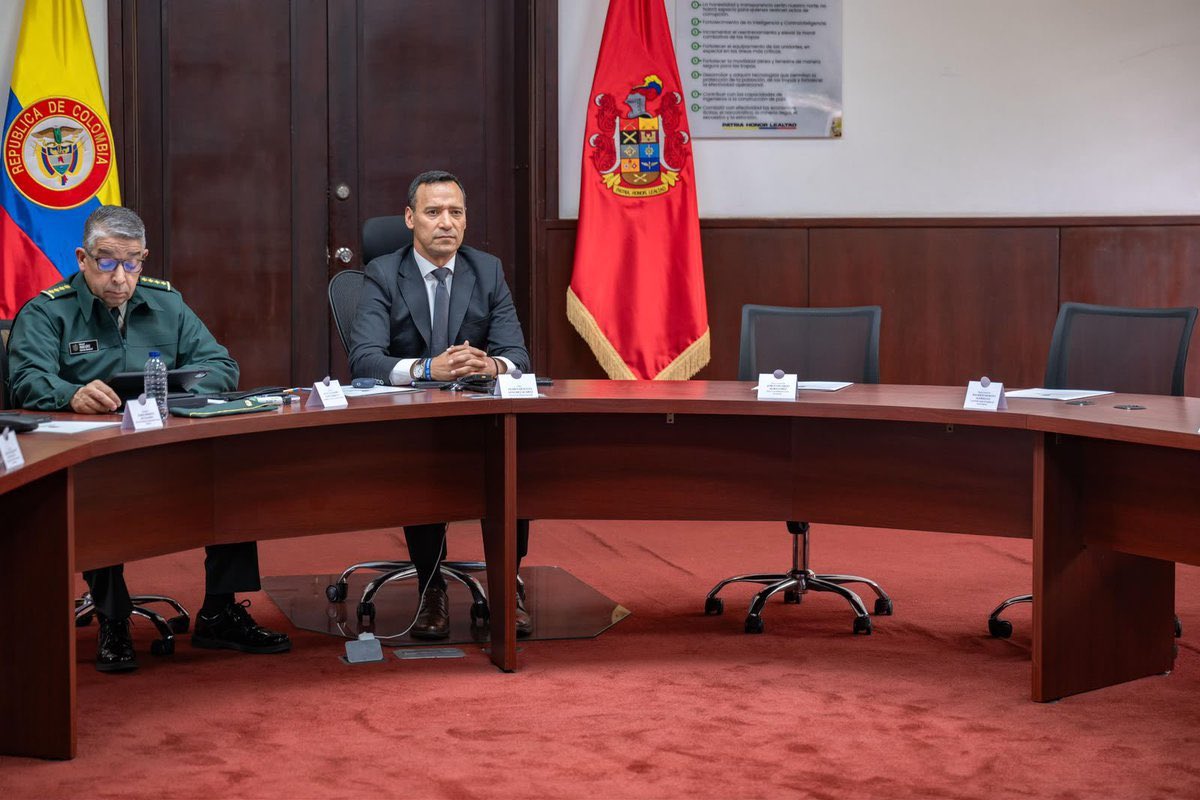 EsmeHernandezSi's tweet photo. Nos dijeron que había 205.000 millones del BID para el empalme y terminó siendo falso. Luego que en empalme encontraron corrupción y nunca mostraron pruebas. Como todo les salió mal, entonces se inventaron un show de golpe de Estado para levantarse de la mesa. Son de manual. https://t.co/1ULHPT2xUZ