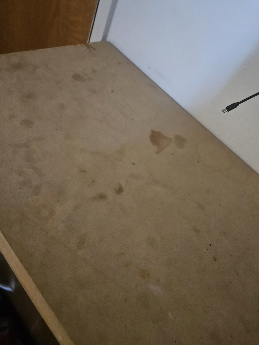 kellydan82's tweet photo. @Butlins wasnt expecting the Ritz, but this is not acceptable. Yes I spoke to management and apparently no other rooms available https://t.co/aTu5rwCk4U