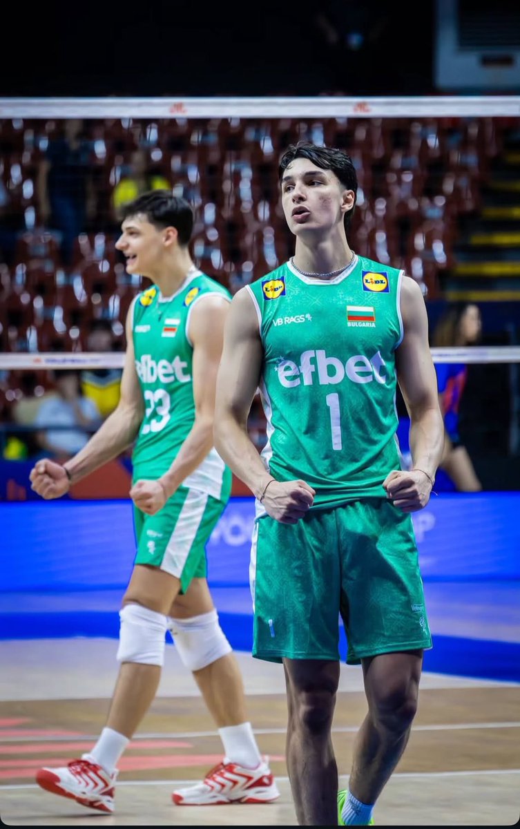 witkhai2015's tweet photo. มาจริง Nikolov ทั้งพี่และน้องจะอยู่ทีมเดียวกันในลีกอิตาลี LUBE ❤️🇧🇬🇮🇹 
ตื่นเต้นง่ะ ปีนี้เชียร์ Lube สุดใจจจจ

#วอลเลย์บอลชาย #superlega https://t.co/ykRlcICyVQ