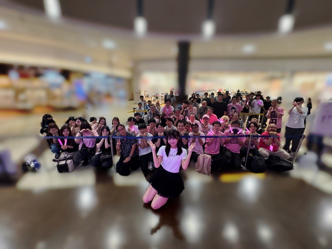 kopo_chan's tweet photo. オタク晒し神すぎるな。斉藤オタも記念撮影して欲しかったです https://t.co/dGOkW8GtHR
