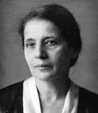 PeterKirstein's tweet photo. Nuclear fission was discovered on December 19, 1938, by German chemists #OttoHahn &amp; #FritzStrassmann. #LiseMeitner was also major part of this. Seven years later 200,000 noncombatants were killed by A-bomb at Hiroshima and Nagasaki. Fission splits the atom and devastates cities. https://t.co/QEga712Cu0