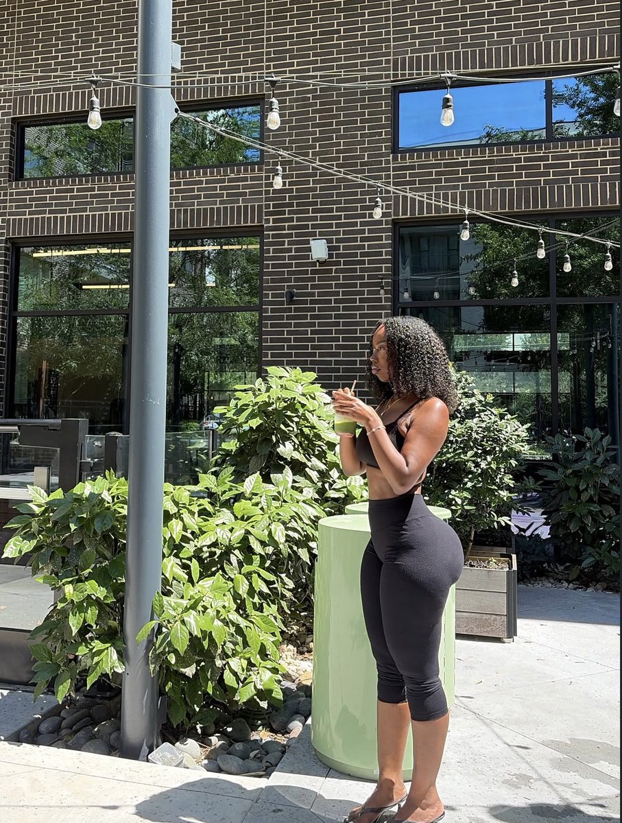 _girlsteam_'s tweet photo. Body matcha .🤏 https://t.co/KHDsnYWcwd