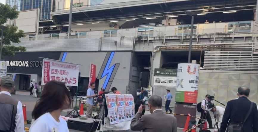 korotaken's tweet photo. 帰り秋葉原駅からUDXの駐車場に向かって歩いてた時、お、共産党なんかやってんなって見てたら、私たちアイドルやっててライブ来てよって話しかけられて自分が弱者男性だって事を再度自認させられて鬱
弱者男性にお慈悲を
 #秋葉原  #弱者男性   #共産党 https://t.co/G45Z1MQwlJ